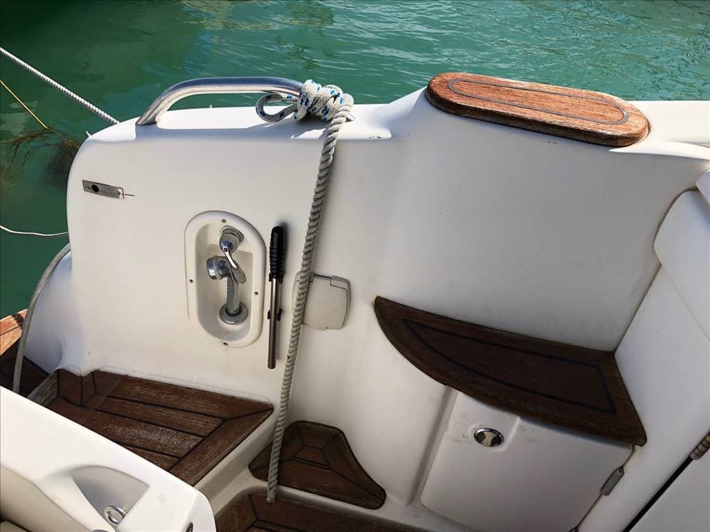 Sealine S 28 - Deck View Sealine S 28 - Deck View