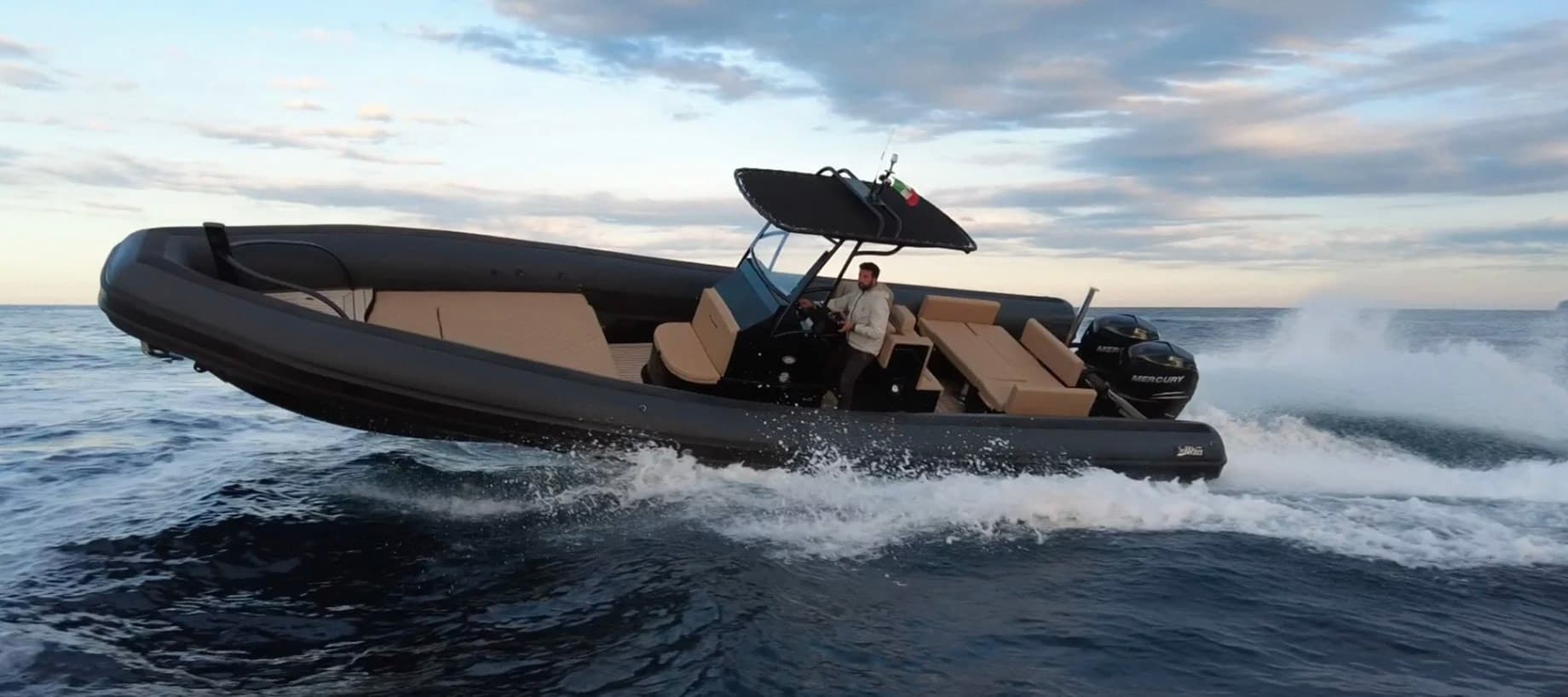 Sea Water Phantom 300 - Main View Sea Water Phantom 300 - Main View