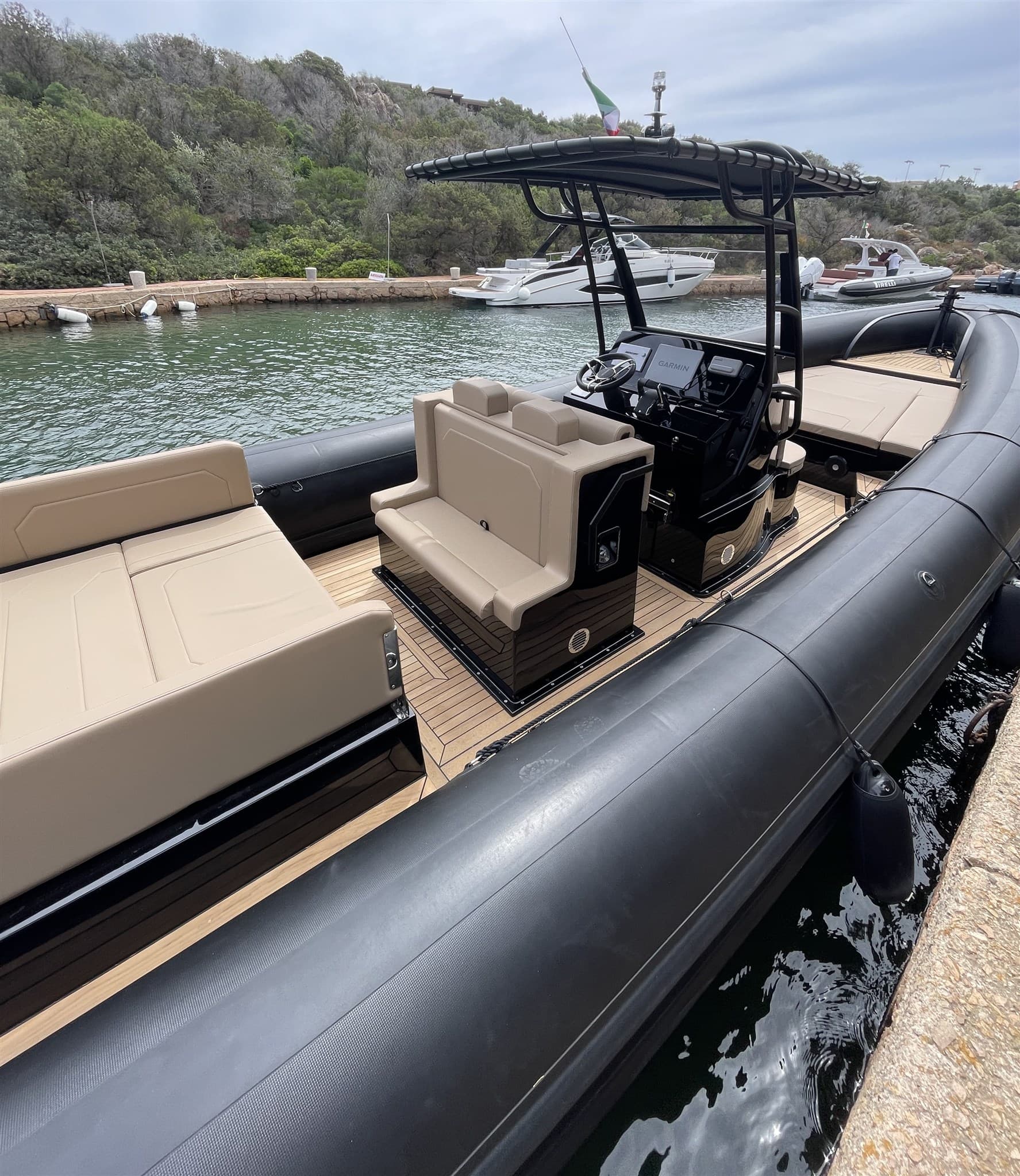 Sea Water Phantom 300 - Interior View Sea Water Phantom 300 - Interior View