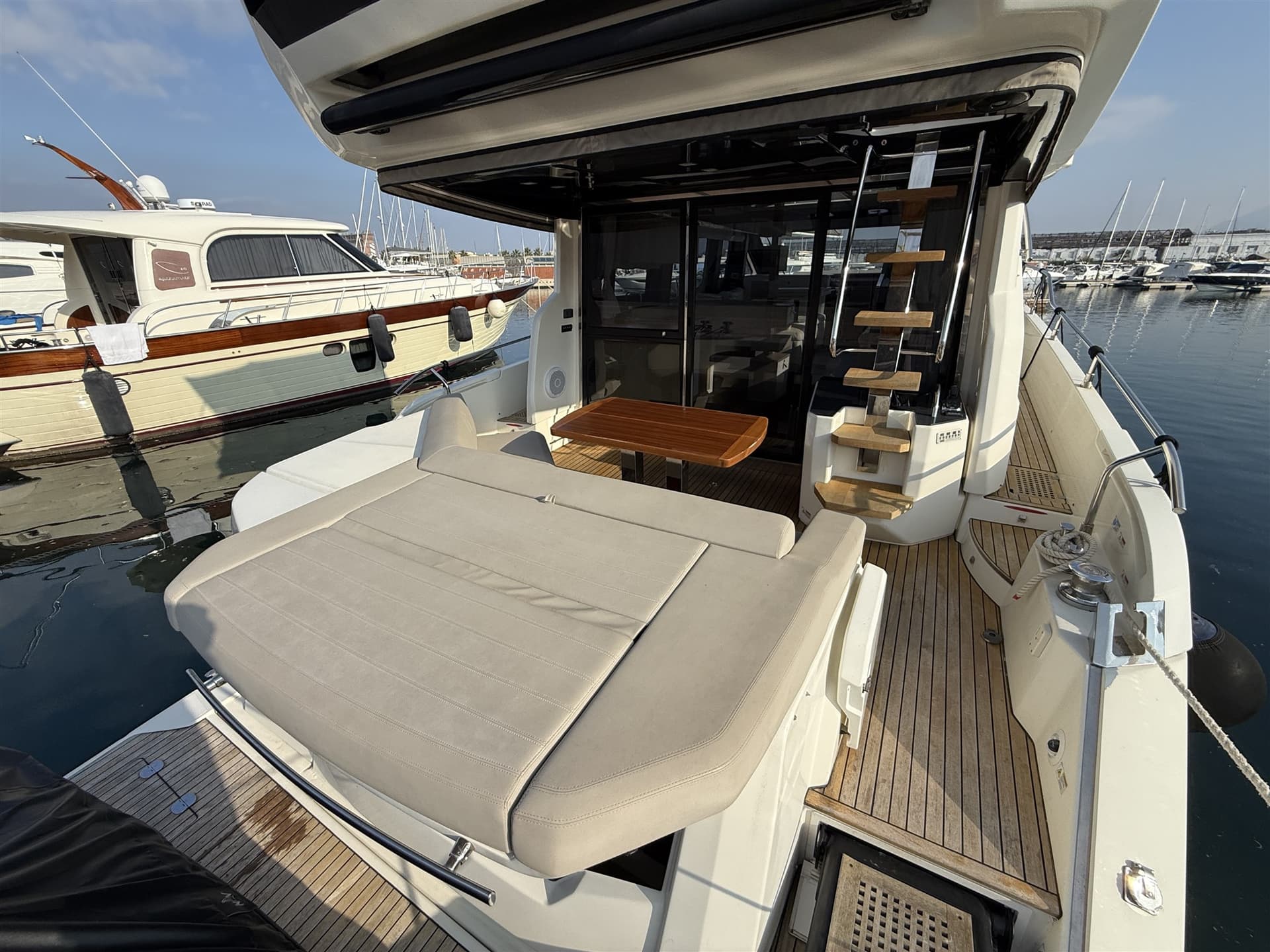 Cranchi E 52 F - Deck View Cranchi E 52 F - Deck View