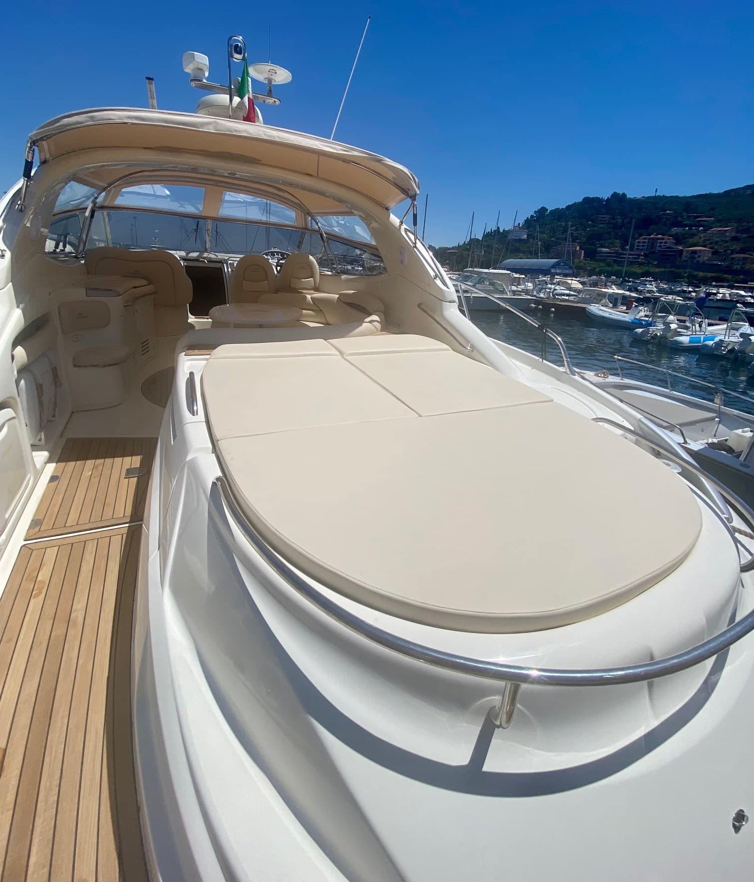 Cranchi Mediterranee 50 - Interior View Cranchi Mediterranee 50 - Interior View