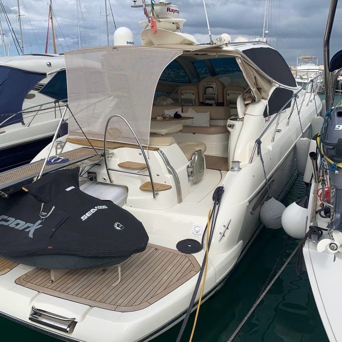 Cranchi Mediterranee 43 Hard Top - Detail View 1 Cranchi Mediterranee 43 Hard Top - Detail View 1