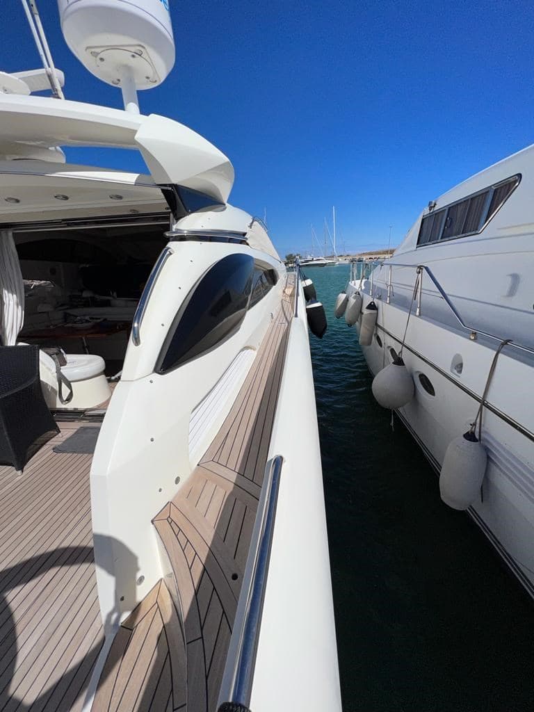 Sunseeker Predator 75 - Deck View Sunseeker Predator 75 - Deck View