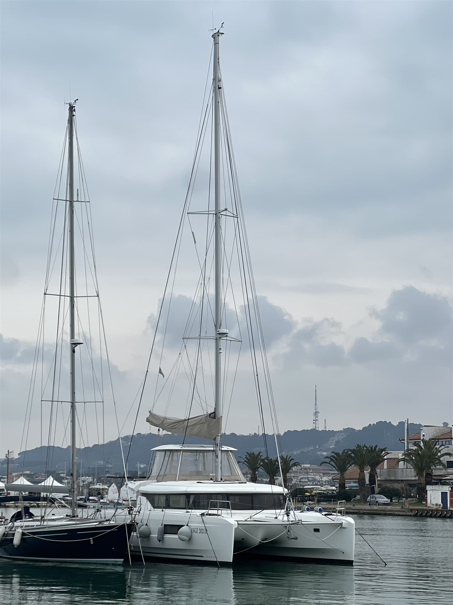 Lagoon 46 - Deck View Lagoon 46 - Deck View