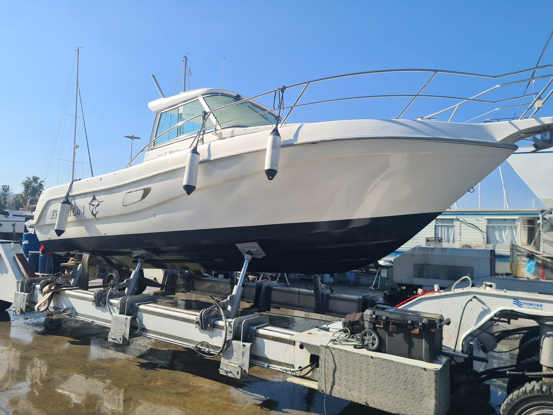 Faeton 780 Moraga - Detail View 1 Faeton 780 Moraga - Detail View 1