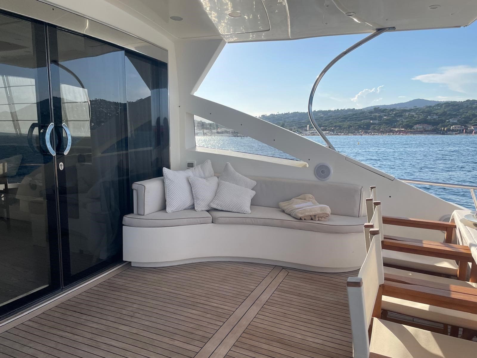 Jaguar Jaguar 24 Sport Ht - Deck View Jaguar Jaguar 24 Sport Ht - Deck View