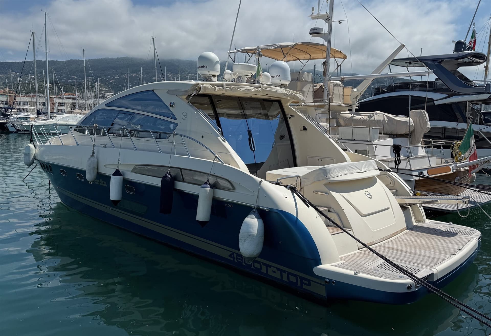 Airon Marine 4800 T Top - Interior View Airon Marine 4800 T Top - Interior View