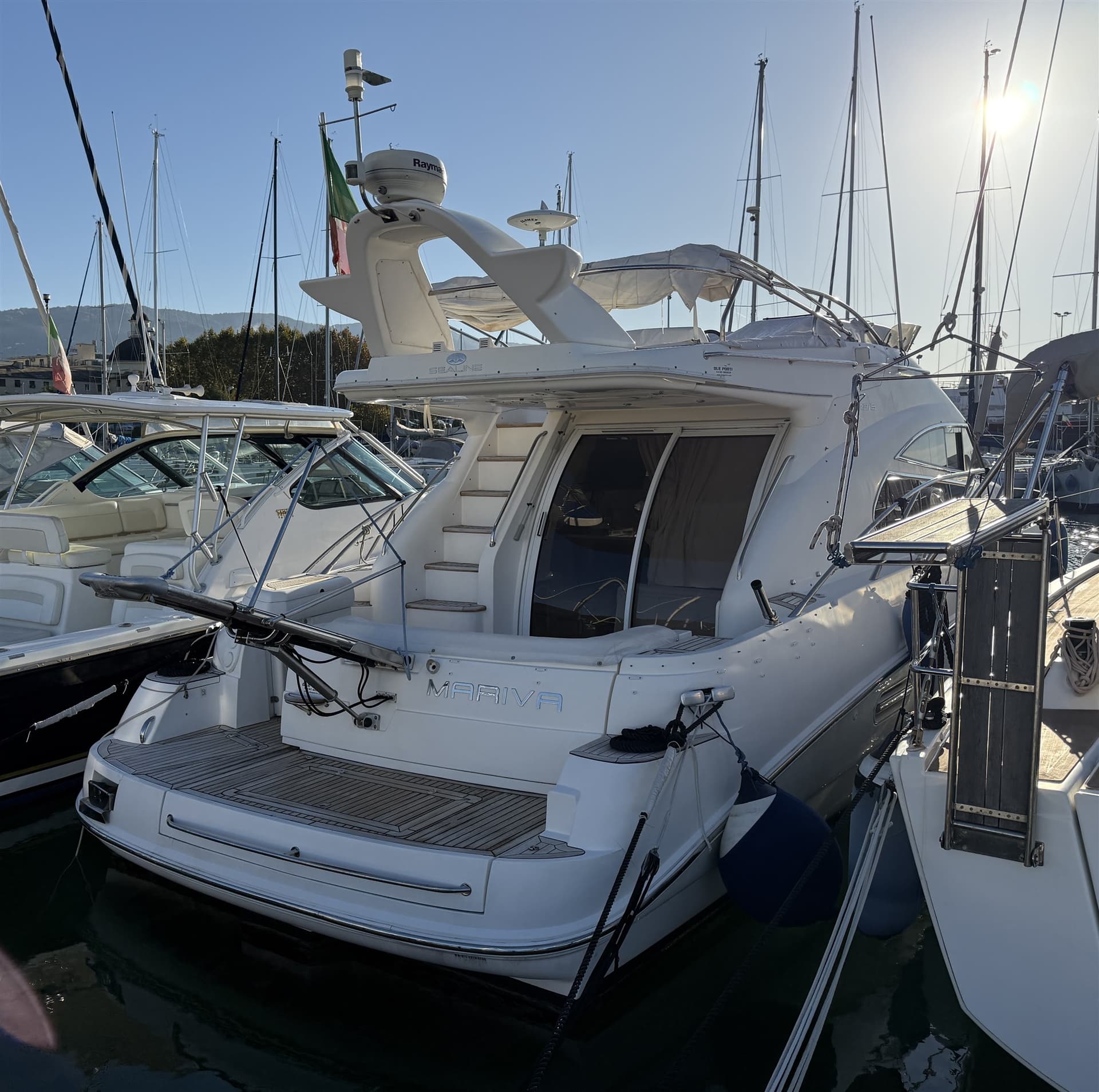 Sealine F 42/5 - Deck View Sealine F 42/5 - Deck View