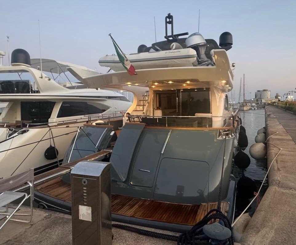 Azimut 80 Carat - Interior View Azimut 80 Carat - Interior View