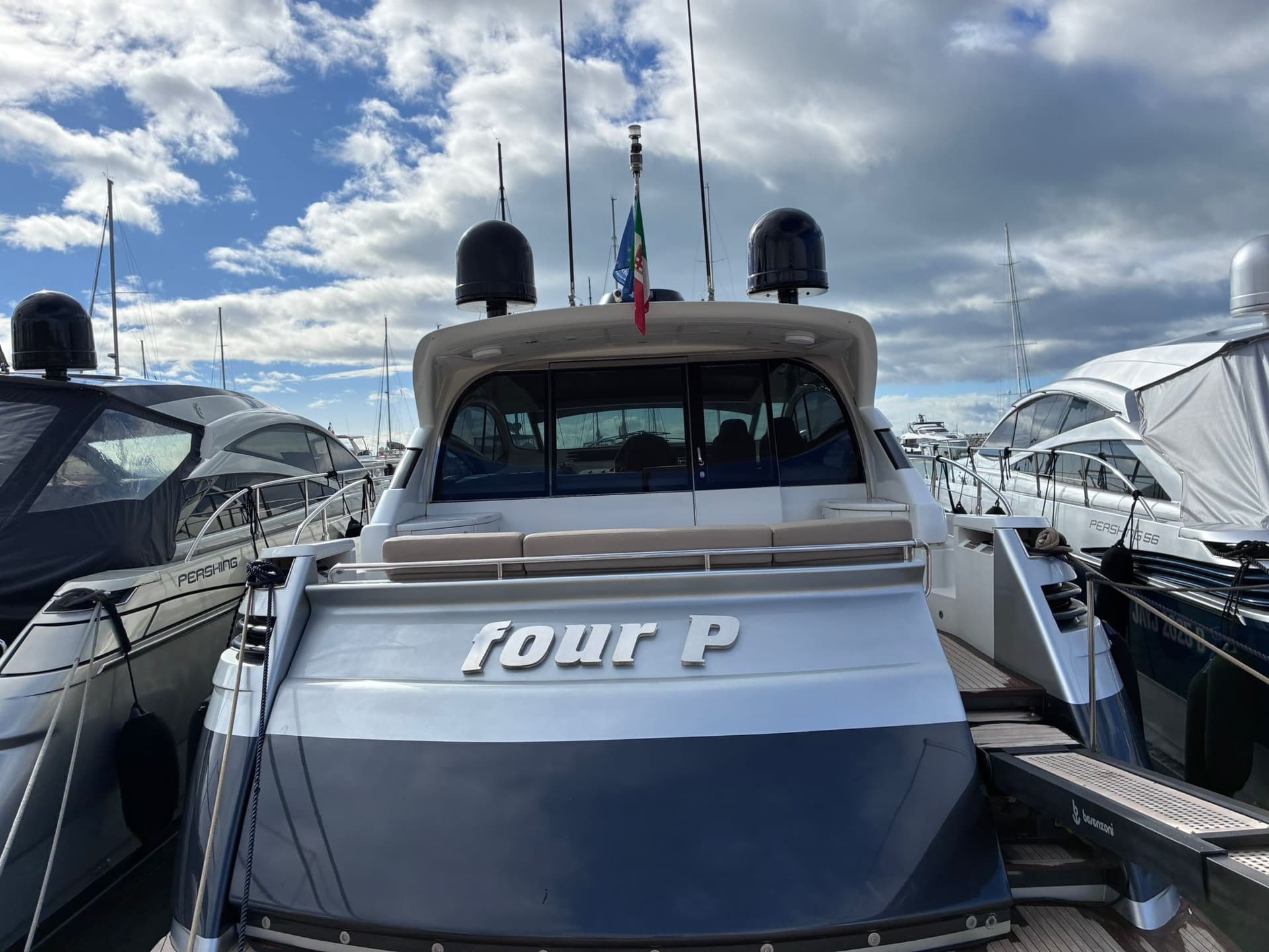 Pershing 62 gebraucht - Detail 1