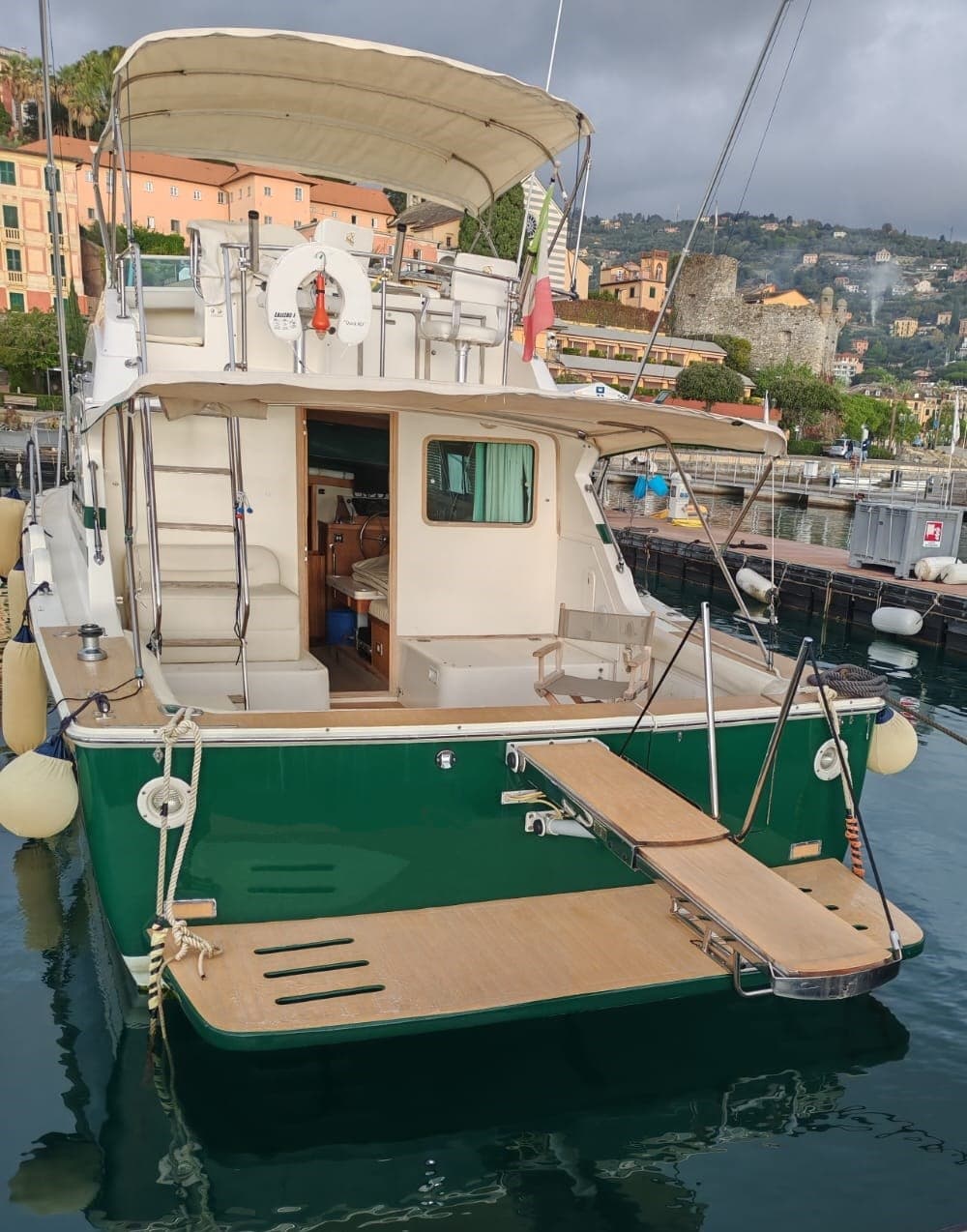 Bertram Yacht 33 Sport Fisherman - Deck View Bertram Yacht 33 Sport Fisherman - Deck View