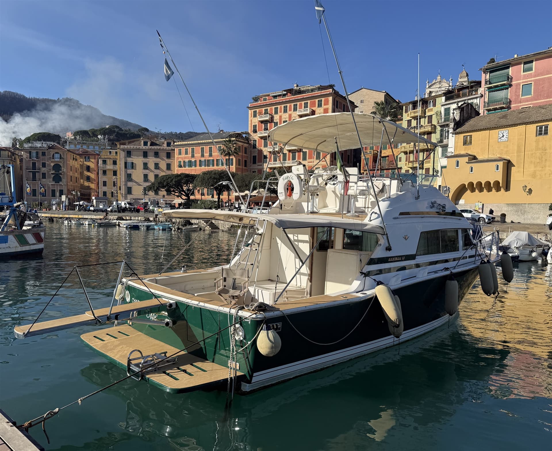 Bertram Yacht 33 Sport Fisherman - Interior View Bertram Yacht 33 Sport Fisherman - Interior View