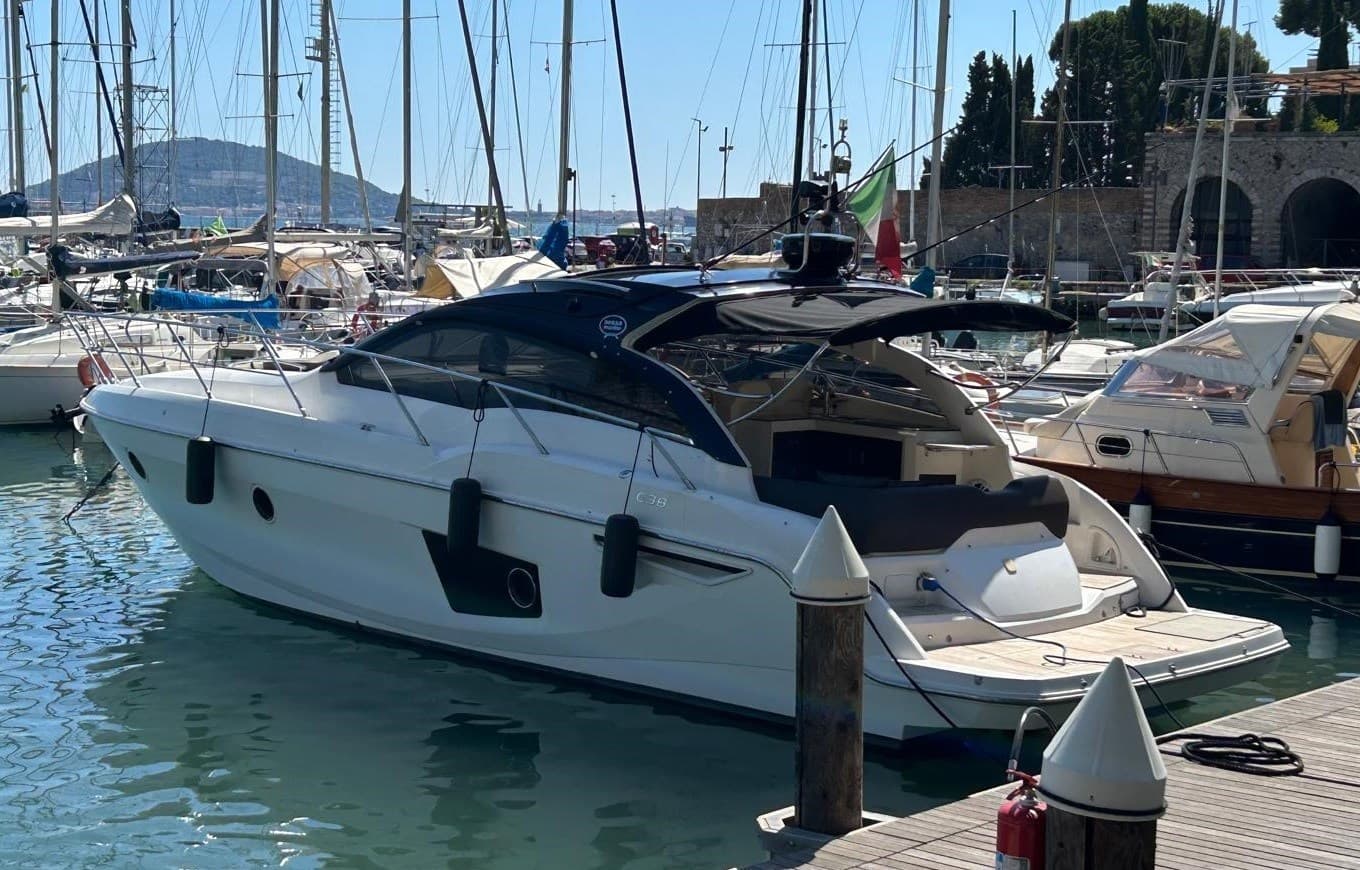 Sessa Marine C38 - Interior View Sessa Marine C38 - Interior View