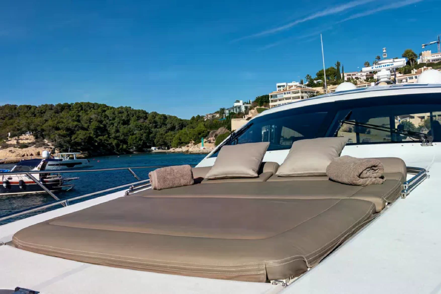 Princess Yachts V65 - Deck View Princess Yachts V65 - Deck View
