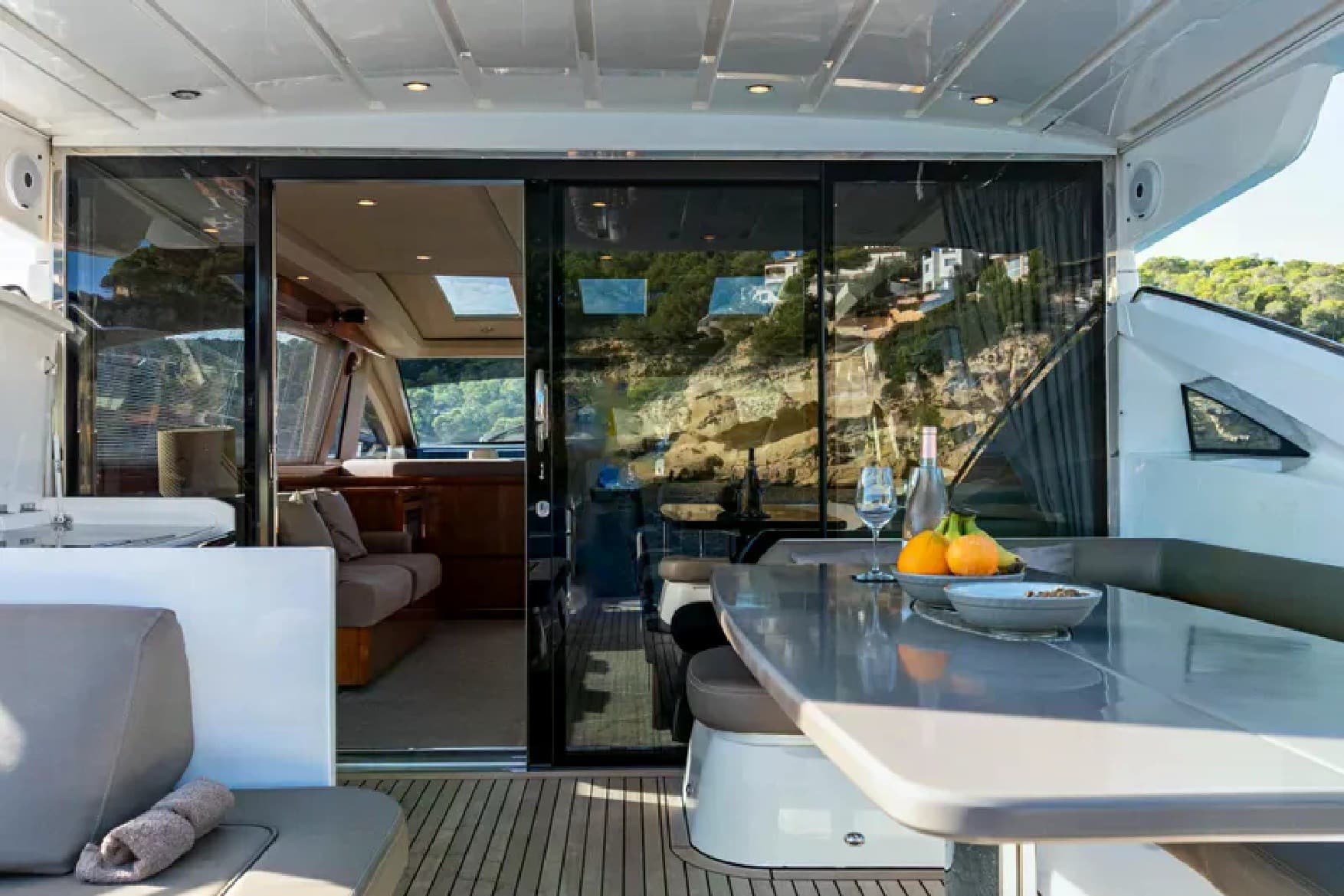 Princess Yachts V65 - Interior View Princess Yachts V65 - Interior View