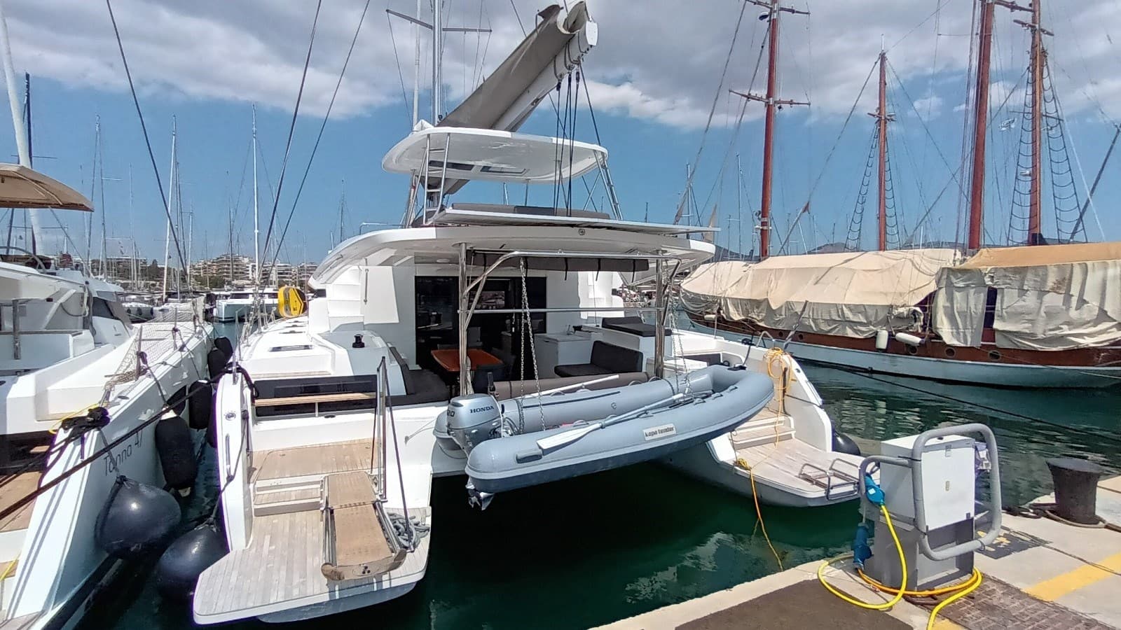 Lagoon 51 - Main View Lagoon 51 - Main View