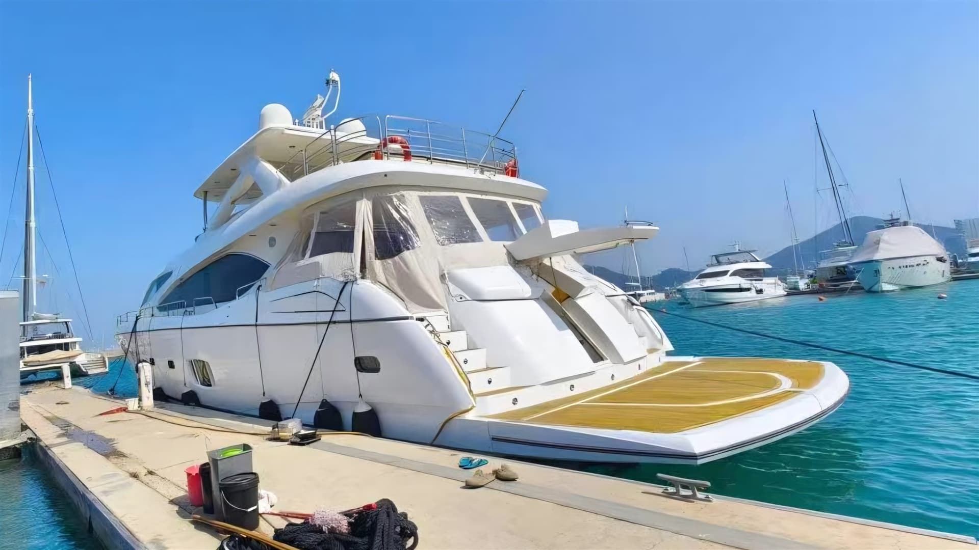 Sunseeker 88 Yacht - Interior View Sunseeker 88 Yacht - Interior View