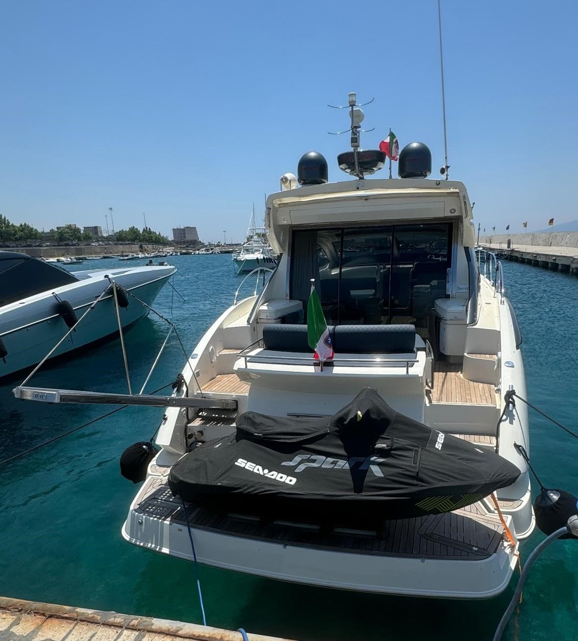 Atlantis Atlantis 50x4 - Detail View 1 Atlantis Atlantis 50x4 - Detail View 1