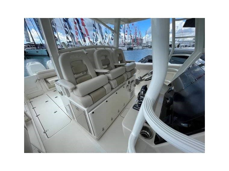 Boston Whaler 380 OUTRAGE d'occasion - image hero 9