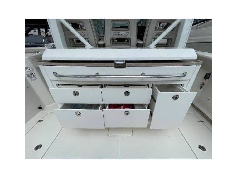 Boston Whaler 380 OUTRAGE d'occasion - image hero 15
