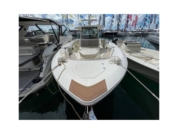 Boston Whaler 380 OUTRAGE d'occasion - image hero 3