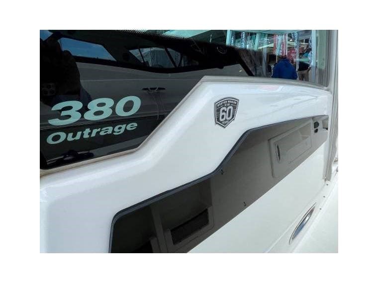 Boston Whaler 380 OUTRAGE d'occasion - image hero 7