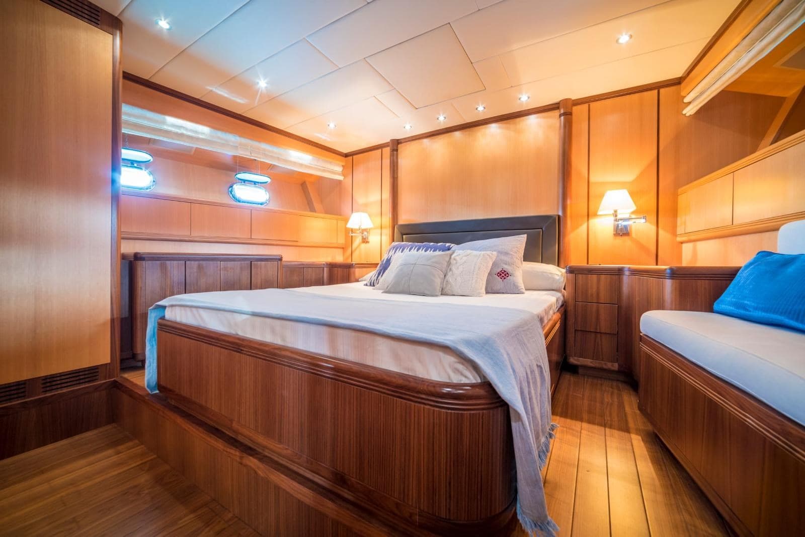 Overmarine Mangusta 72 Open usato - foto hero 18