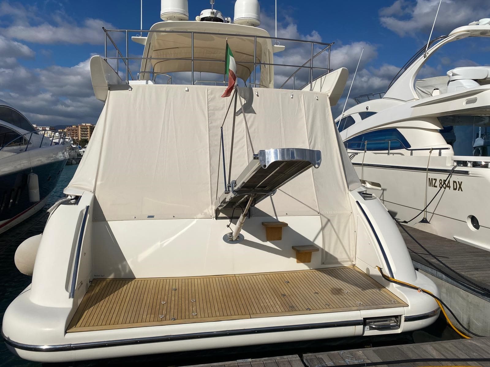 Azimut 62 - Interior View Azimut 62 - Interior View