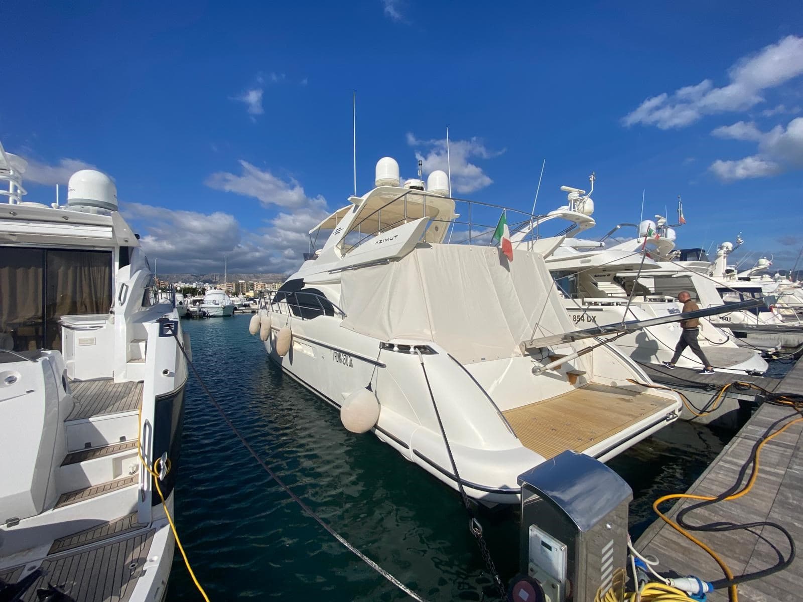 Azimut 62 - Deck View Azimut 62 - Deck View