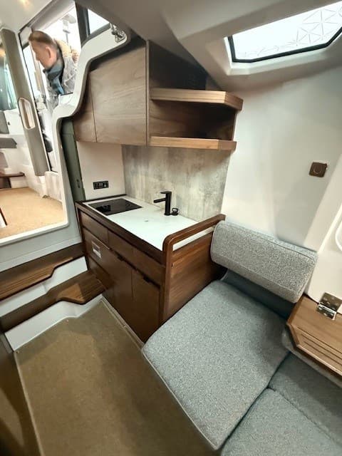 Axopar 38 Cross Cabin gebraucht - Hauptbild 9