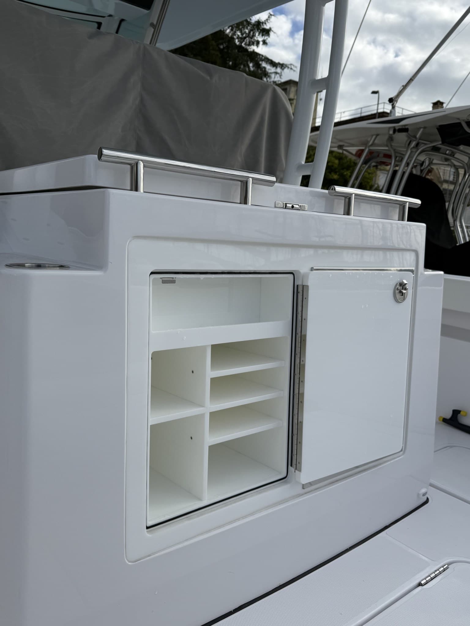 Bertram Yacht 34 Cc - Interior View Bertram Yacht 34 Cc - Interior View