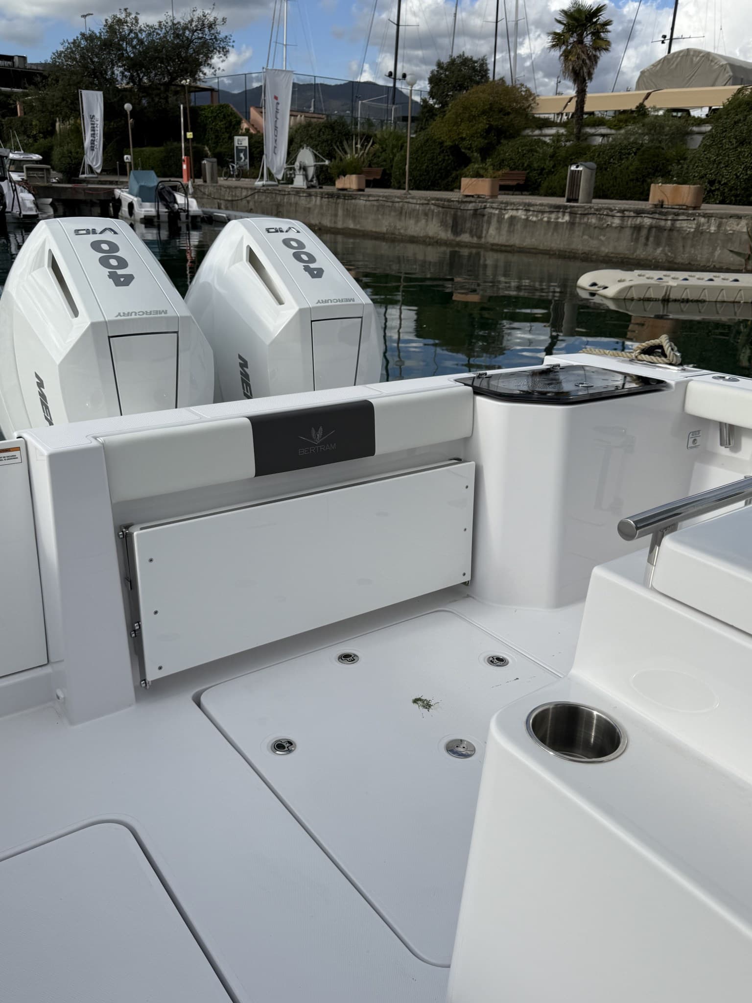 Bertram Yacht 34 Cc - Detail View 1 Bertram Yacht 34 Cc - Detail View 1