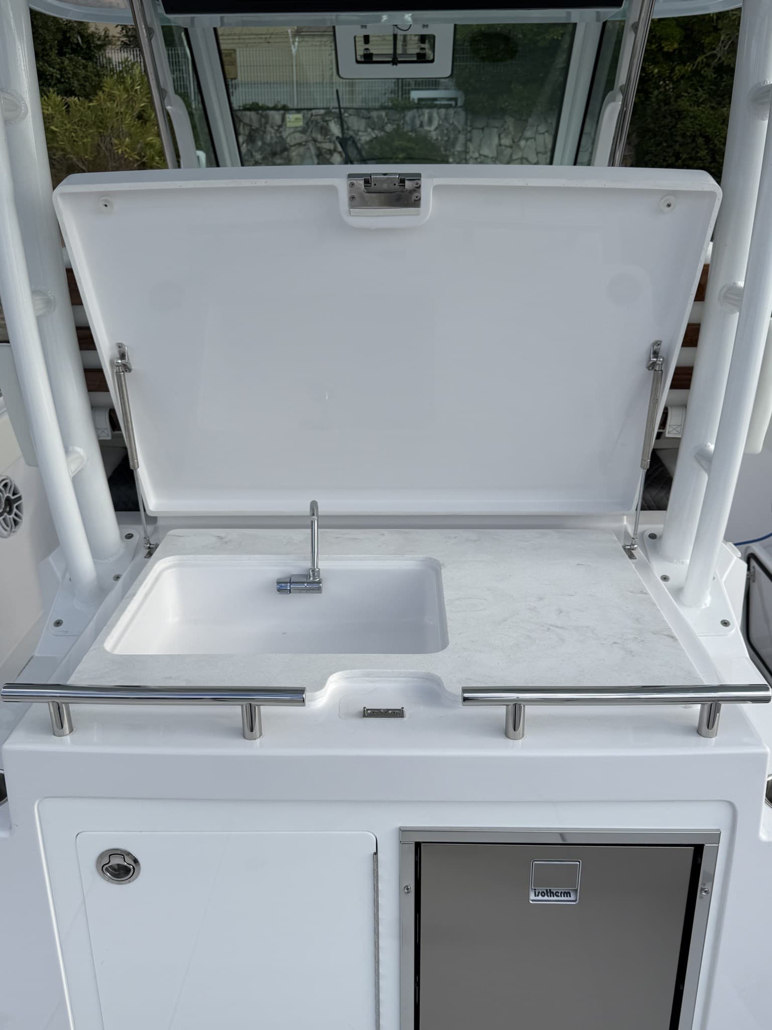 Bertram Yacht 34 Cc - Deck View Bertram Yacht 34 Cc - Deck View