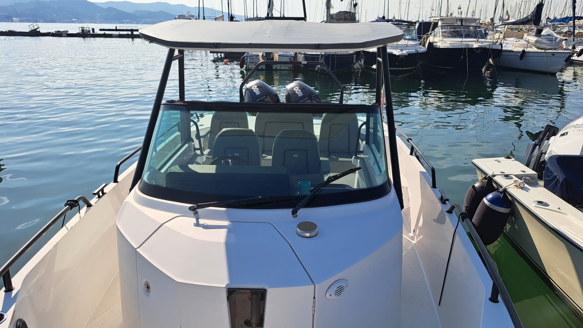 Axopar Boats Oy 28 T Top - Detail View 1 Axopar Boats Oy 28 T Top - Detail View 1