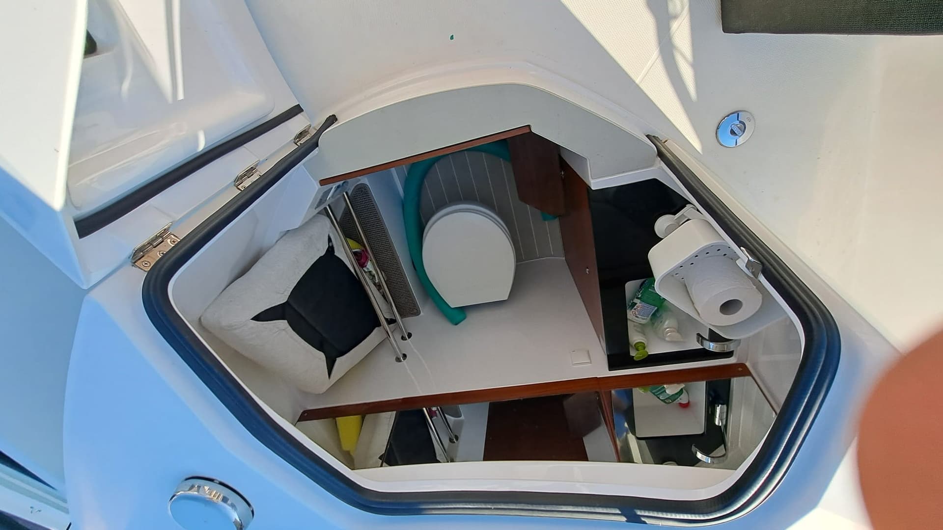 Axopar Boats Oy 28 T Top - Interior View Axopar Boats Oy 28 T Top - Interior View