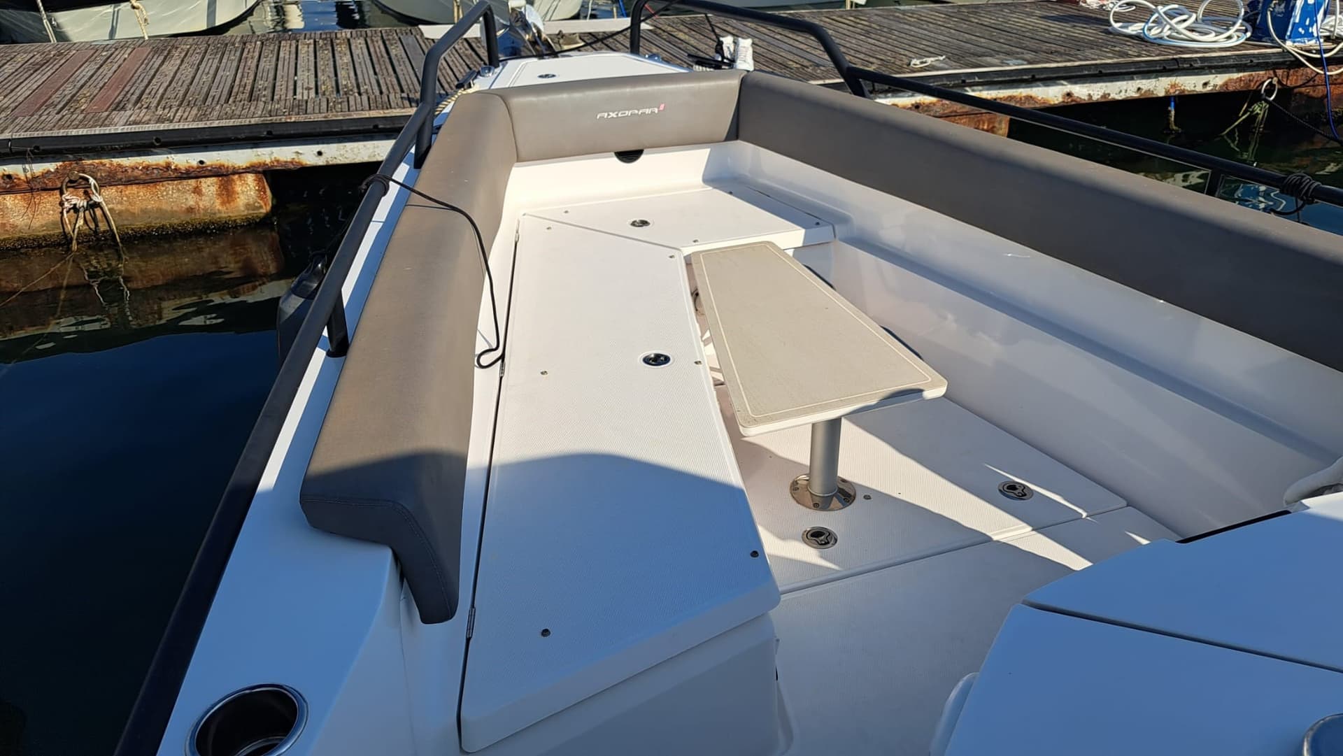 Axopar Boats Oy 28 T Top - Deck View Axopar Boats Oy 28 T Top - Deck View