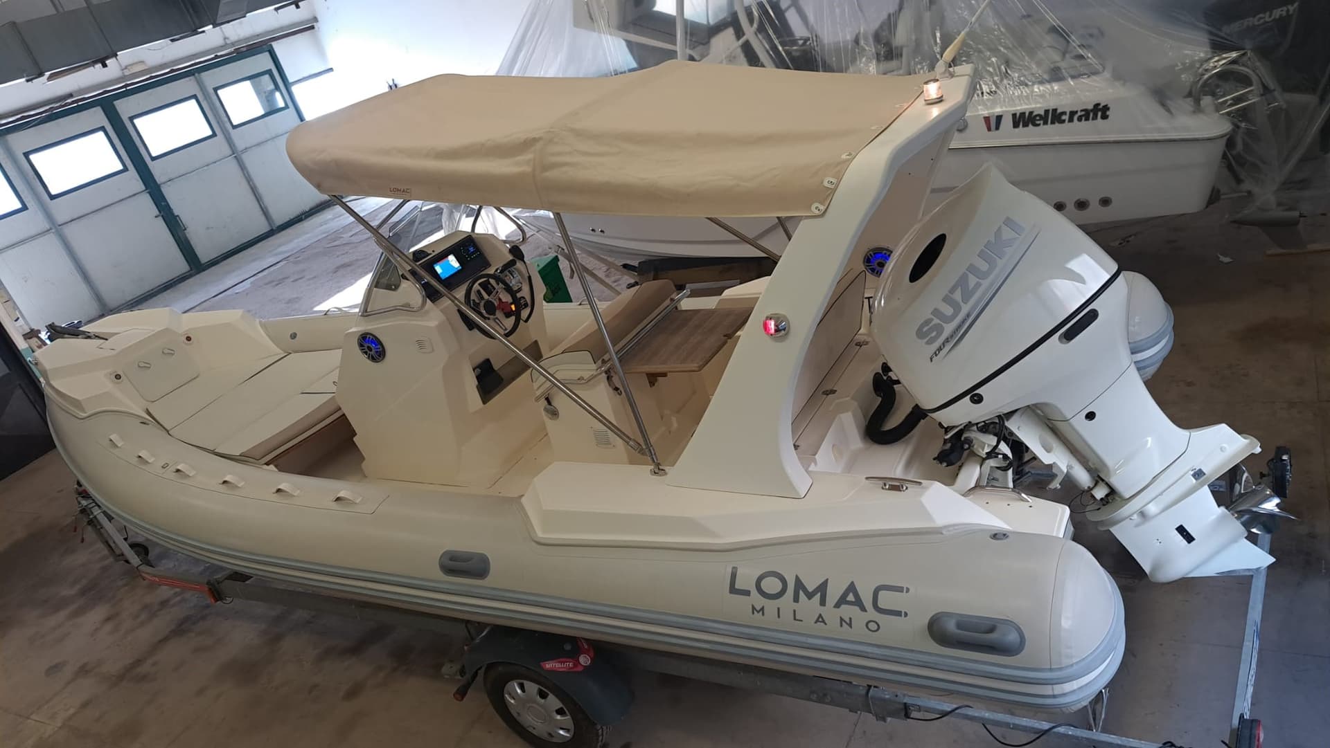 Lomac 710 In - Interior View Lomac 710 In - Interior View