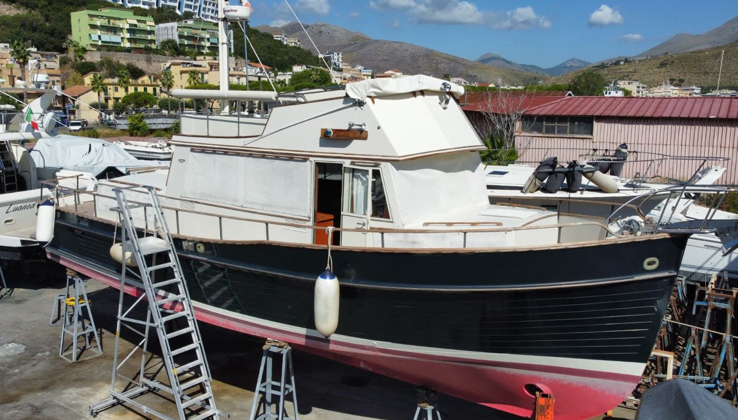 Grand Banks 42 - Main View Grand Banks 42 - Main View