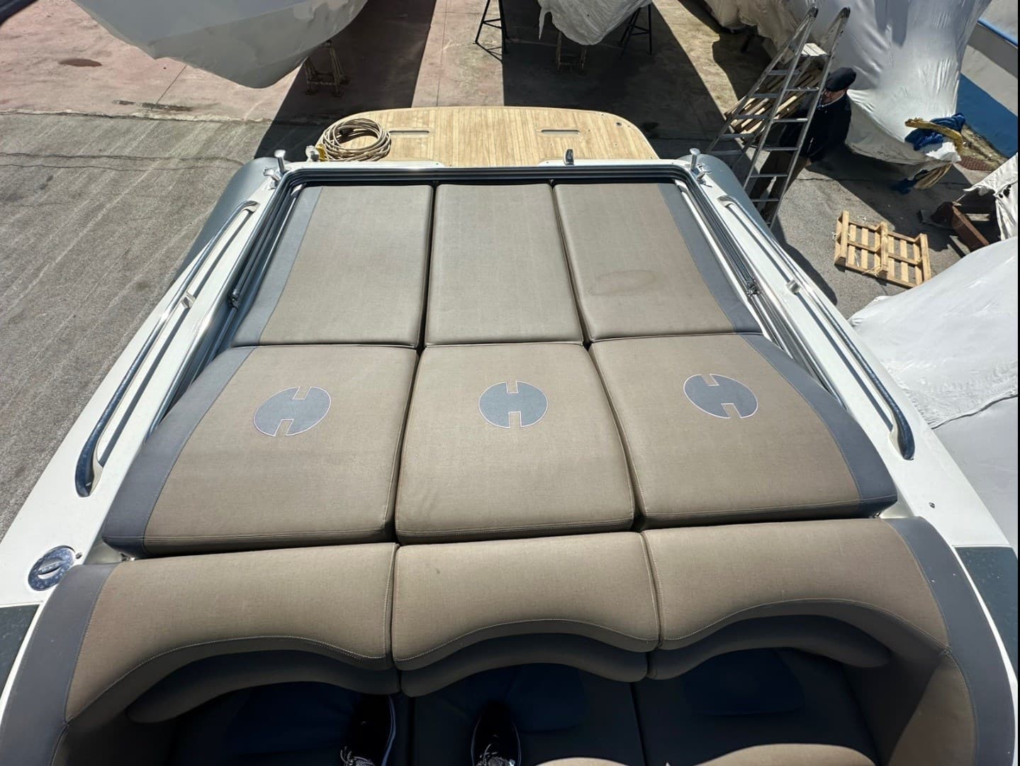 Heaven Heaven 40 - Deck View Heaven Heaven 40 - Deck View