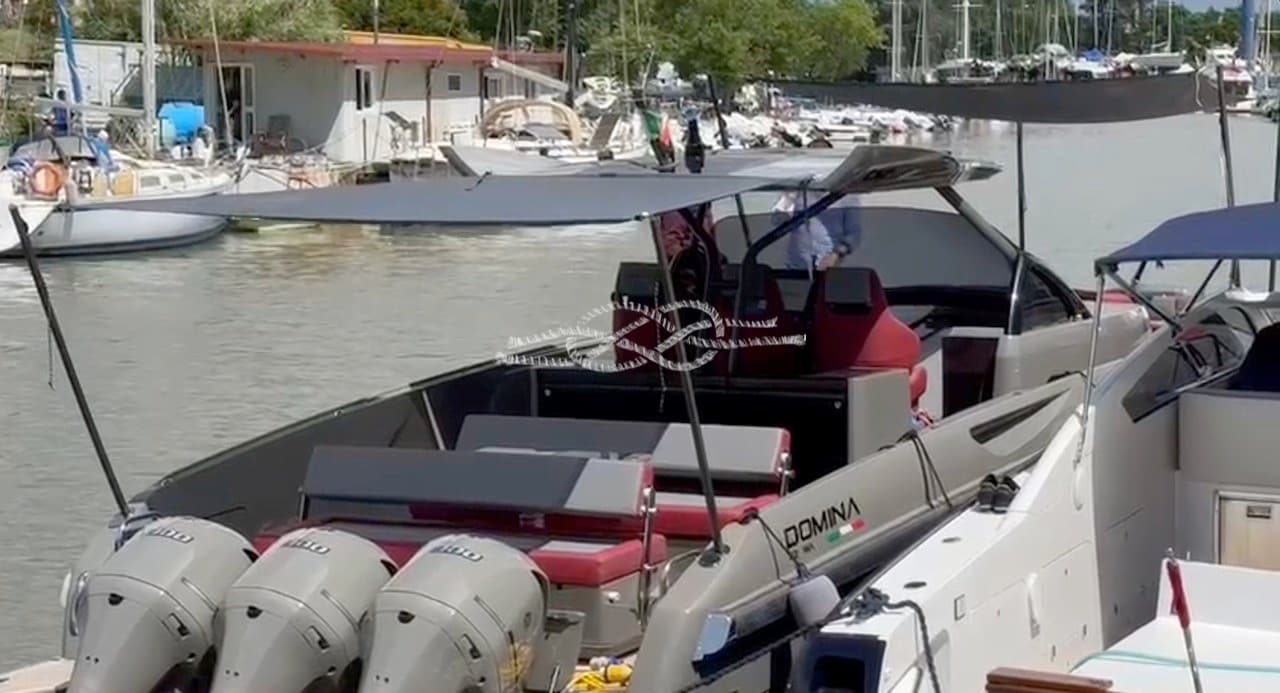 Domina 42 Walkaround - Detail View 1 Domina 42 Walkaround - Detail View 1