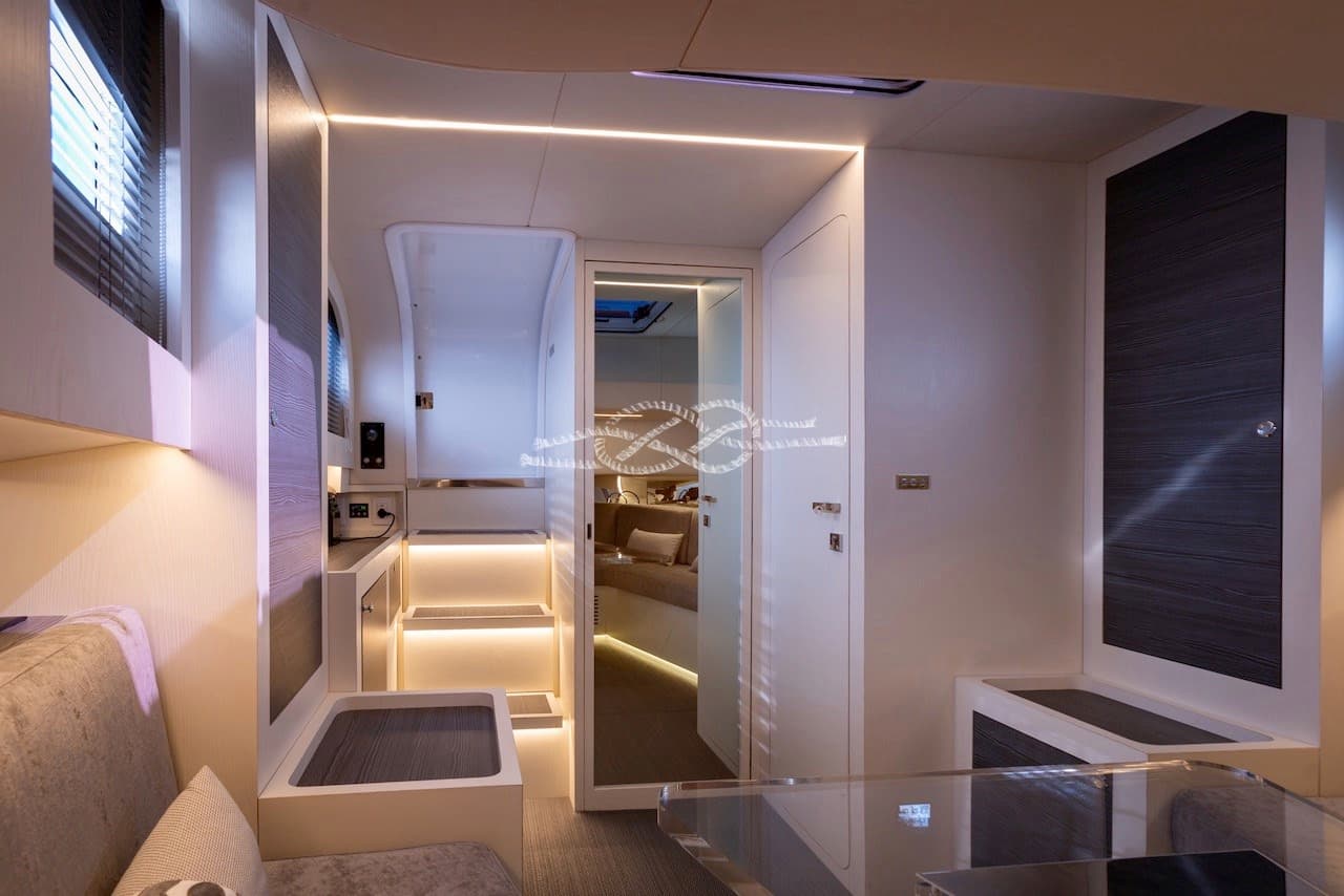 Domina 42 Walkaround - Deck View Domina 42 Walkaround - Deck View