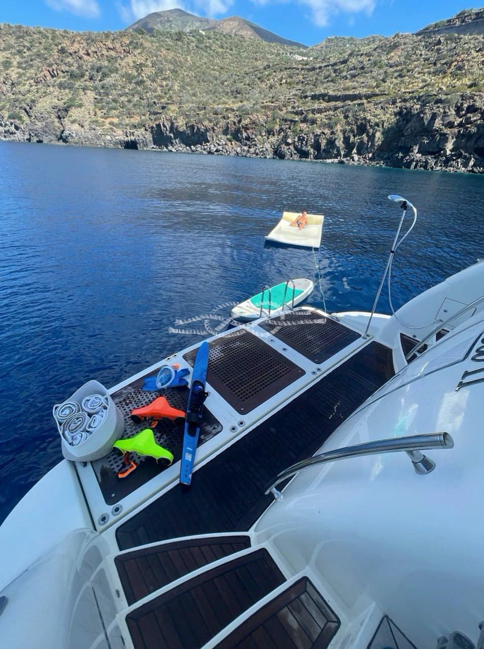 Canados 72 Charter - Deck View Canados 72 Charter - Deck View