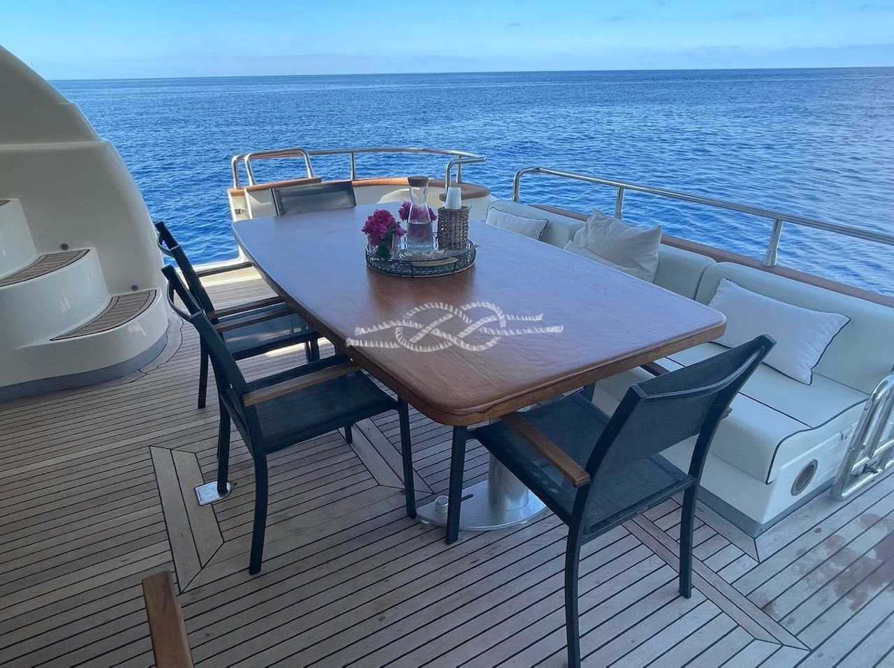 Canados 72 Charter - Interior View Canados 72 Charter - Interior View