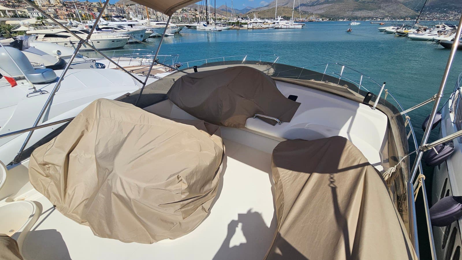 Azimut 46 - Deck View Azimut 46 - Deck View