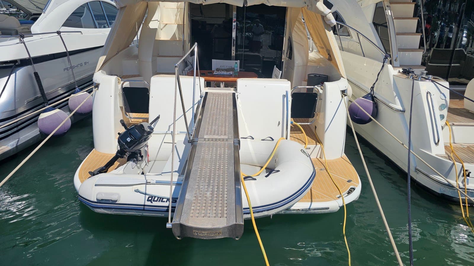 Azimut 46 - Detail View 1 Azimut 46 - Detail View 1