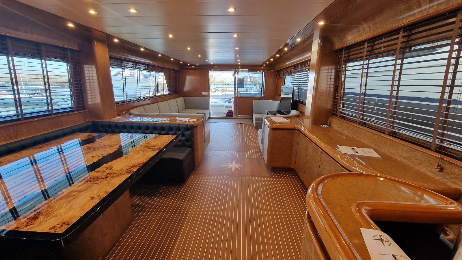 Canados Canados 88 - Deck View Canados Canados 88 - Deck View