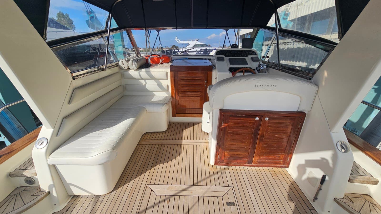 Apreamare 38 - Deck View Apreamare 38 - Deck View