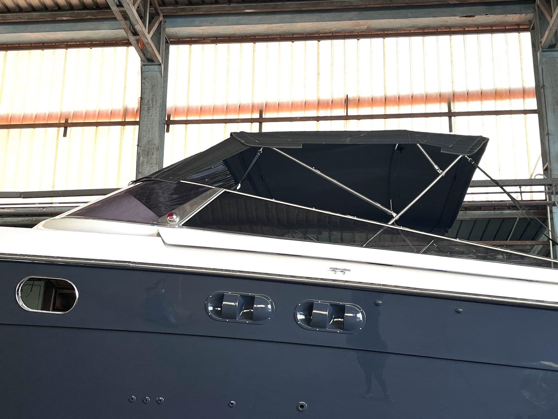 Magnum Marine 40 - Interior View Magnum Marine 40 - Interior View