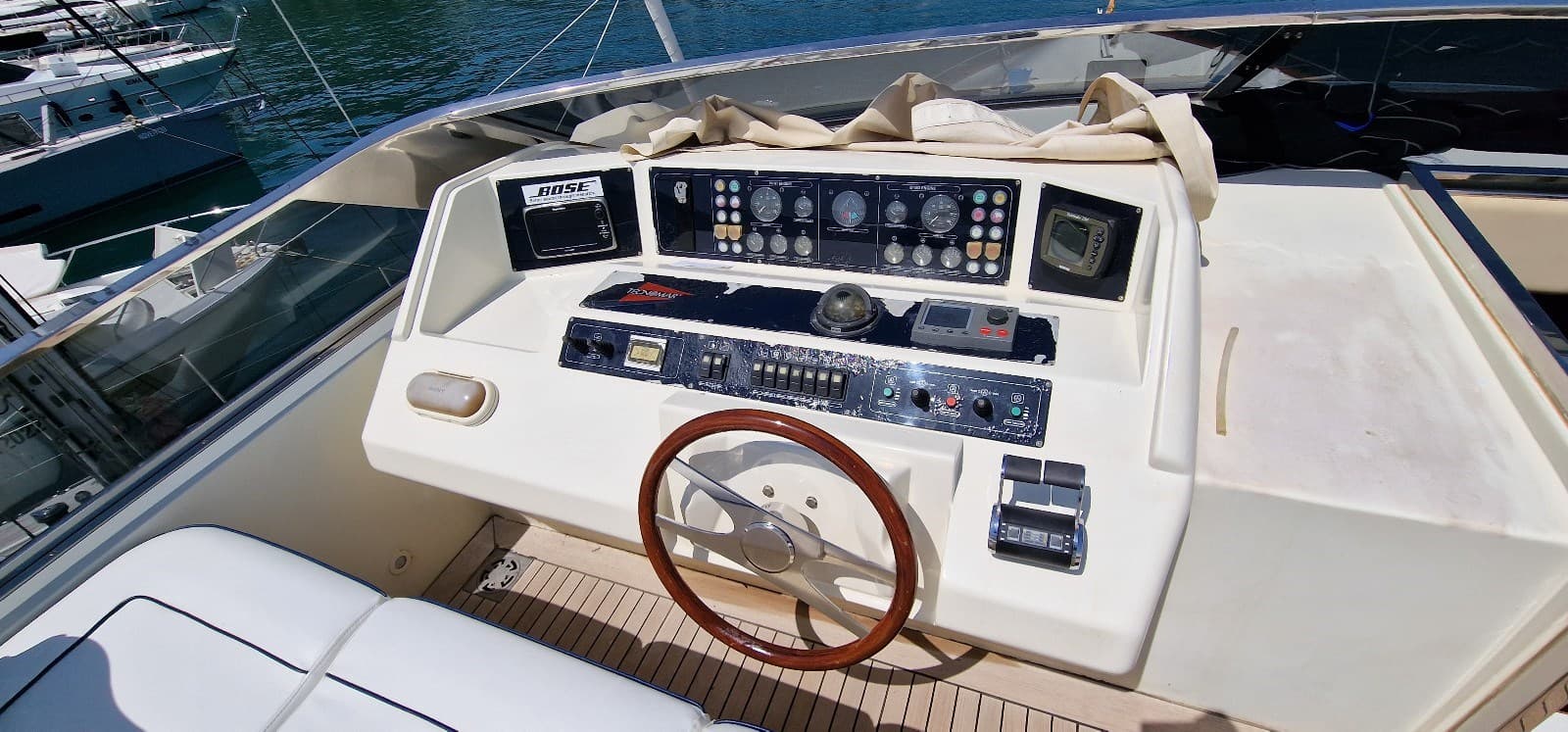 Tecnomar Nadara 26 - Deck View Tecnomar Nadara 26 - Deck View