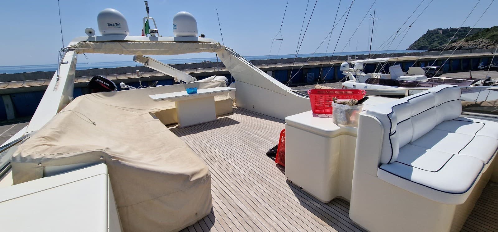 Tecnomar Nadara 26 - Interior View Tecnomar Nadara 26 - Interior View